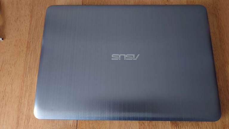 Asus VivoBook E403N 14 inch Laptop in great condition 
