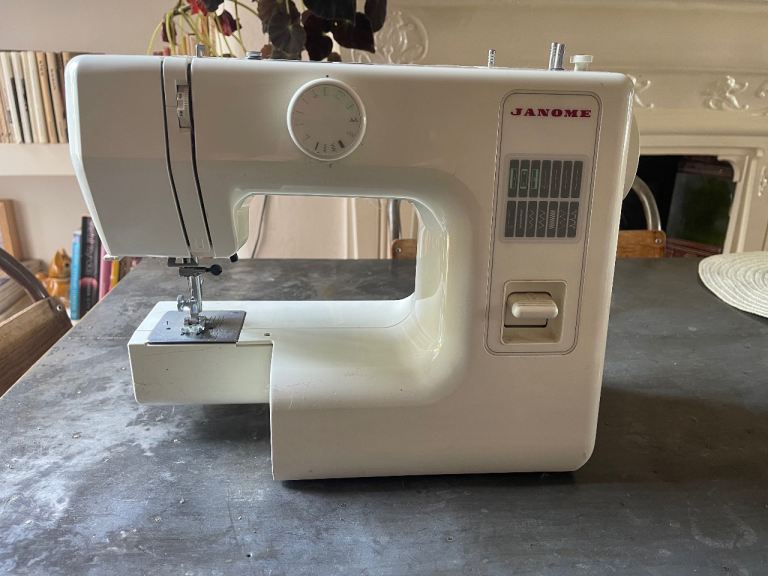 2 sewing machines Janome and Brother 