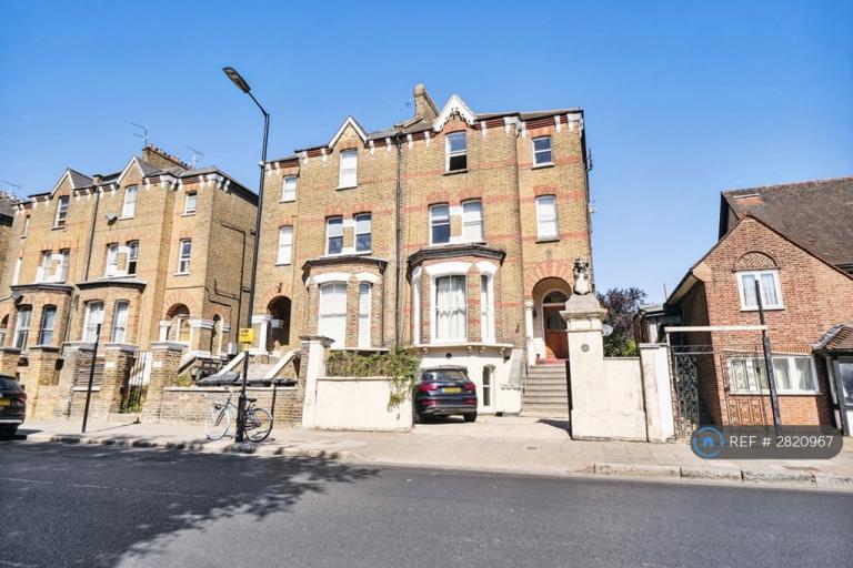 2 bedroom flat in Lordship Park, London, N16 (2 bed) (#2820967)