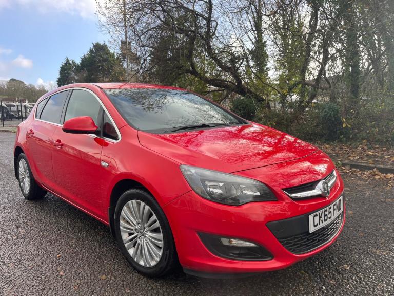 2015 Vauxhall Astra 1.4i 16V Excite 5dr* ONLY 59 THOUSAND MILES LONG MOT TWO KEYS * HATCHBACK Pet...