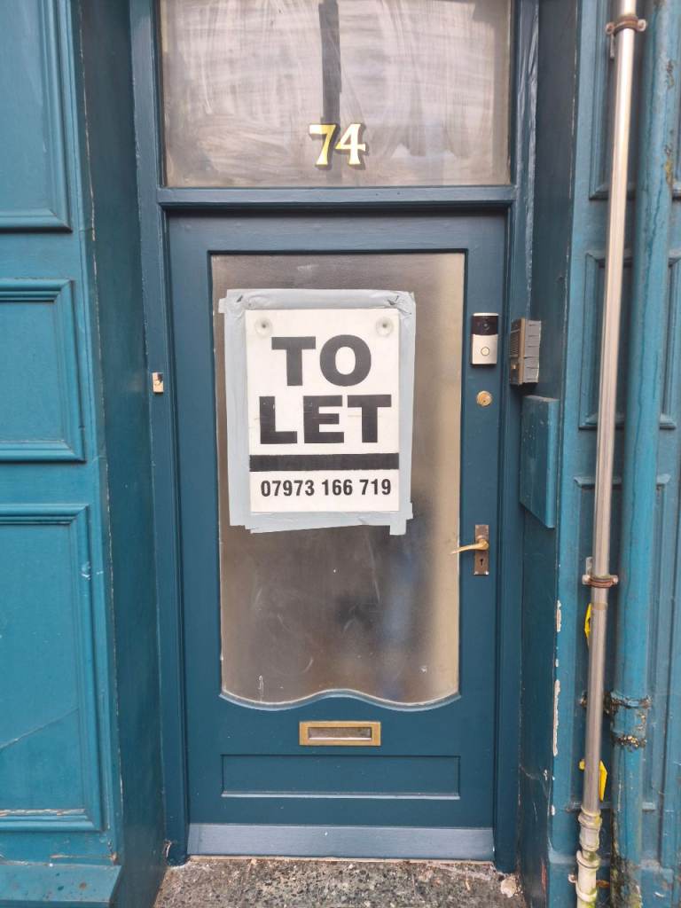 1st floor 2 bedroom flat 