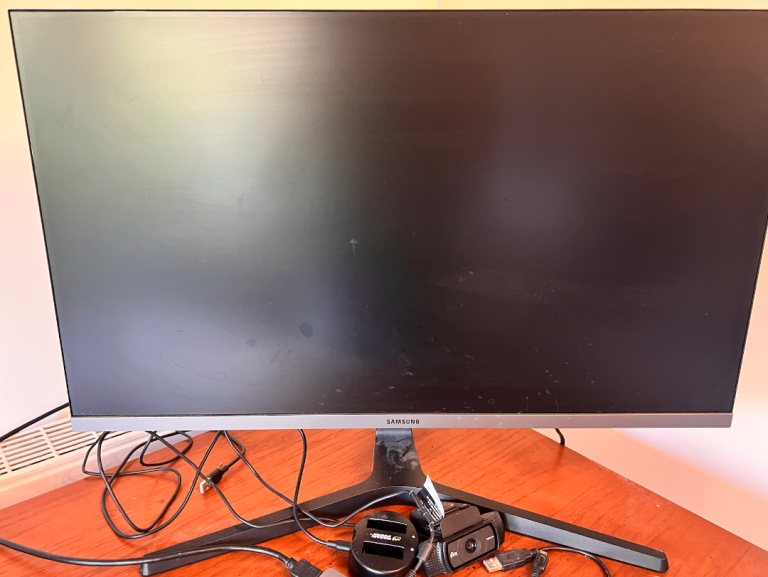 Relocation - Computer monitor for sale