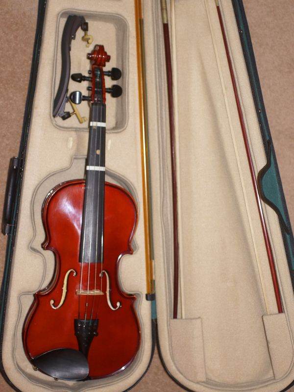 Stentor 3/4 Violin, in hard case with additional Kun shoulder rest