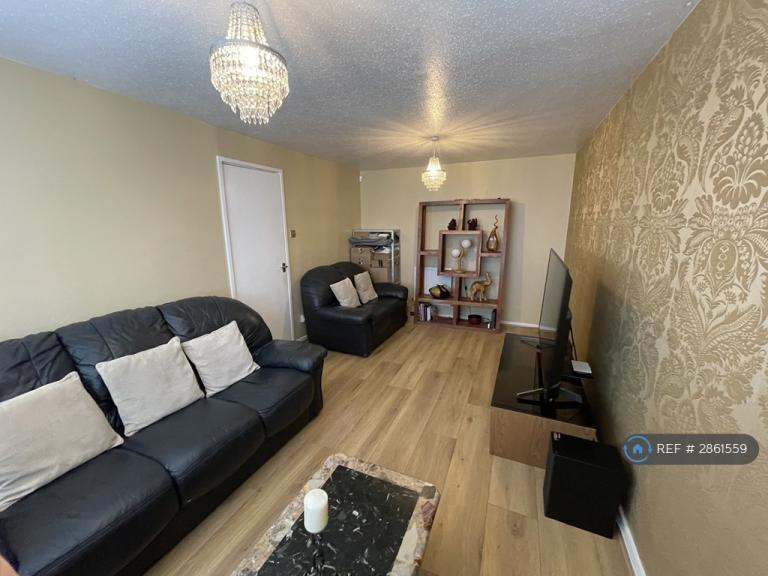 2 bedroom flat in Summer Court, Hemel Hempstead, HP2 (2 bed) (#2861559)