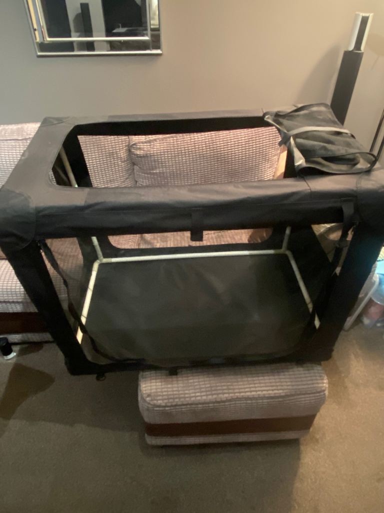 Travel pet crate 890 x 630 approximately 