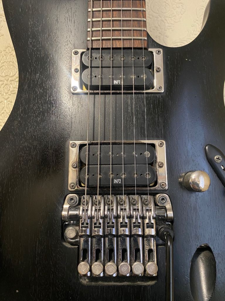 Electric Guitars and Peavey Valve Amplifier* Bargain **