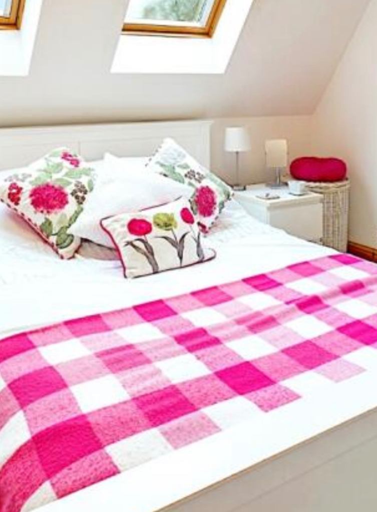 5 x cushions & 3 x throws 