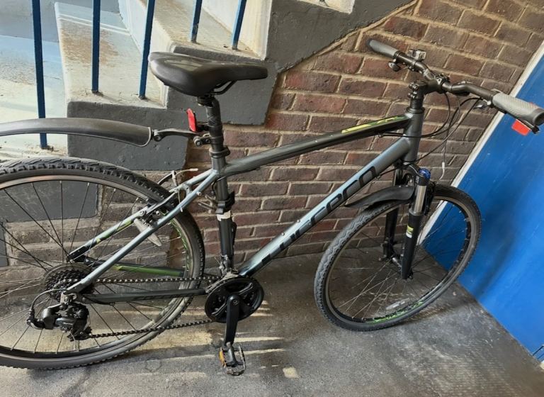 Cattera Hybrid Bike 