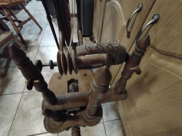 Treadle spinning wheel. 