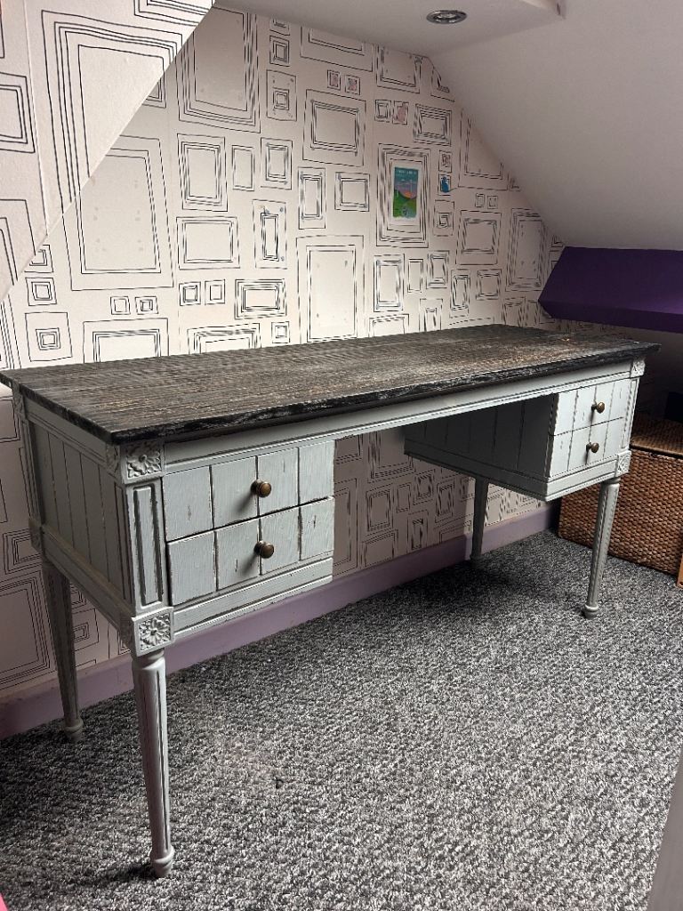 Antique-style desk