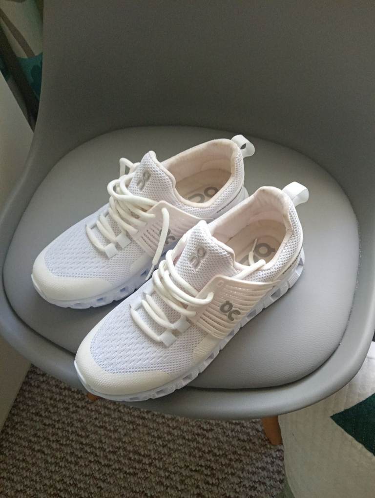 On Cloud White Trainers – As Good As New