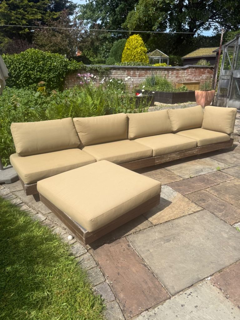 Outdoor modular sofa