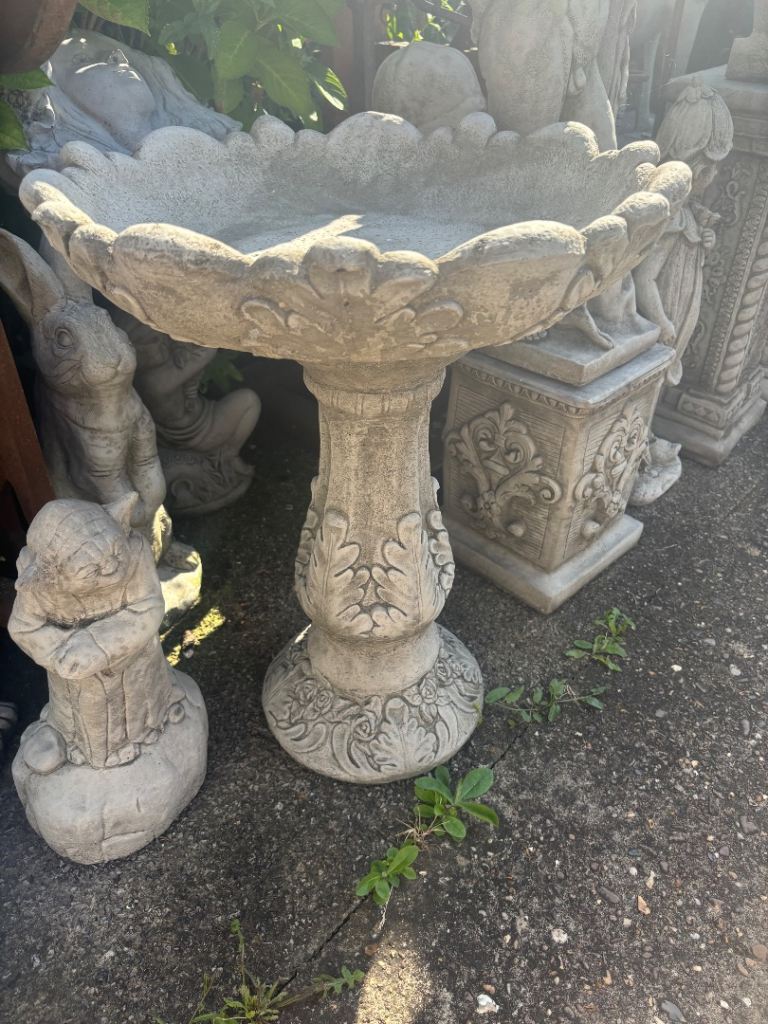Large Bowl Bird Bath with Fluted Edge 