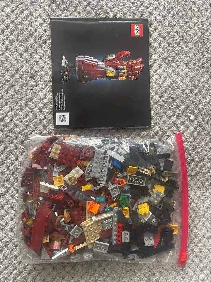 Full Lego set - Marvel Nano Gauntlet