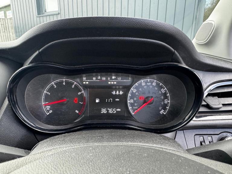 VAUXHALL VIVA 1.0i SE Hatchback 5dr Petrol Manual Euro 6 (75 ps) White Manual Pe