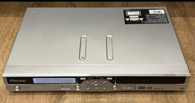 Pioneer DVR-433H-S DVD and Hard Disk 80 GB Recorder.