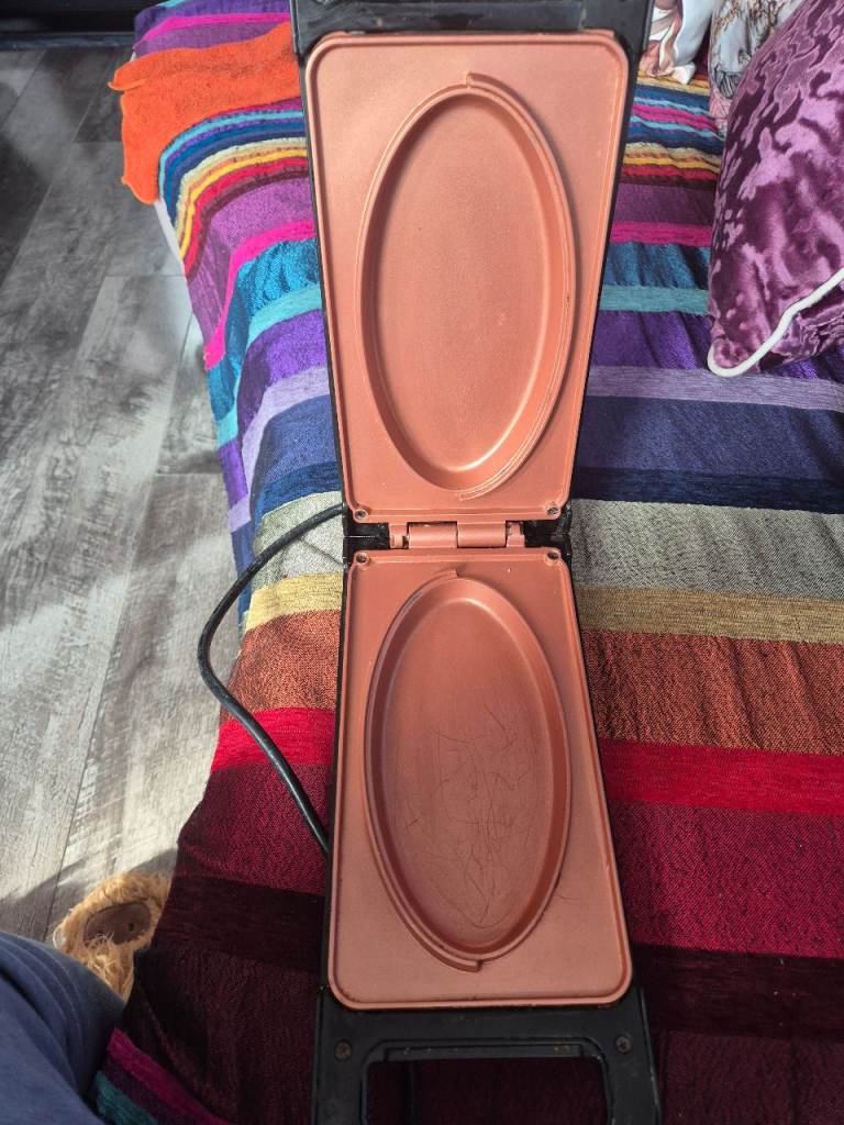 Tower non stick ceramic omelette maker