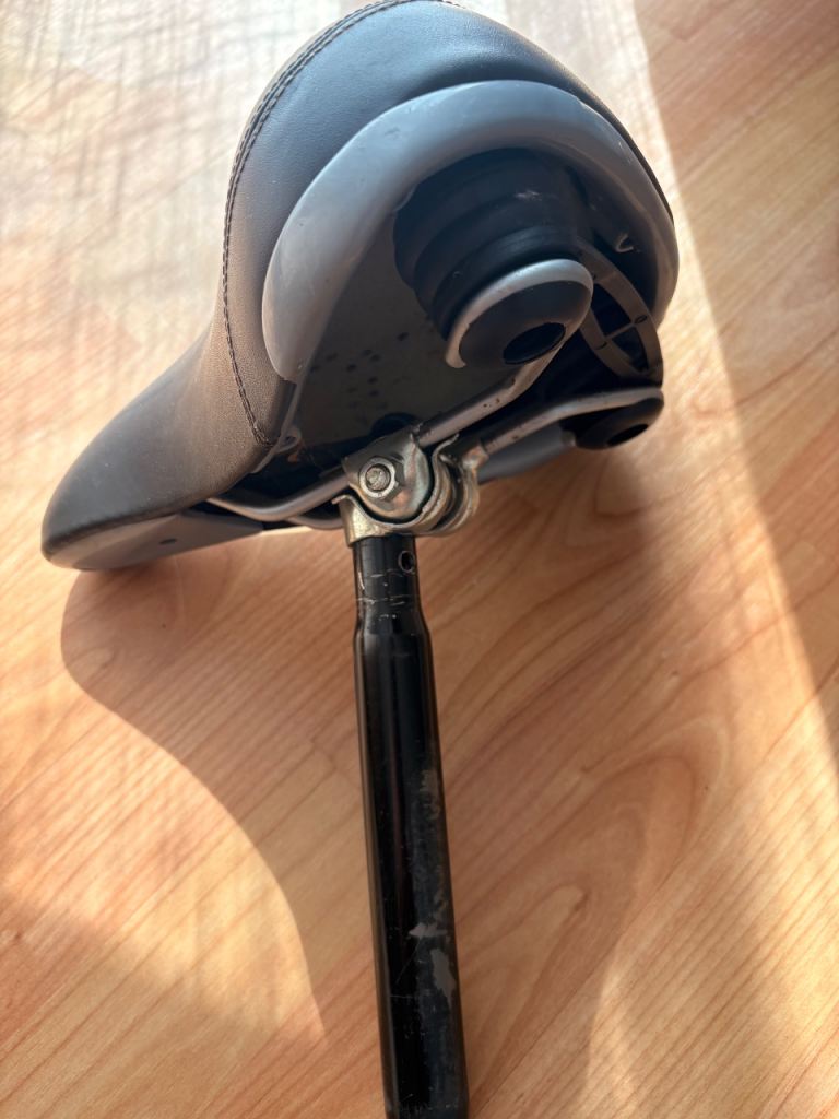 Bikehut Comfort Bike Saddle with Seat Post/used