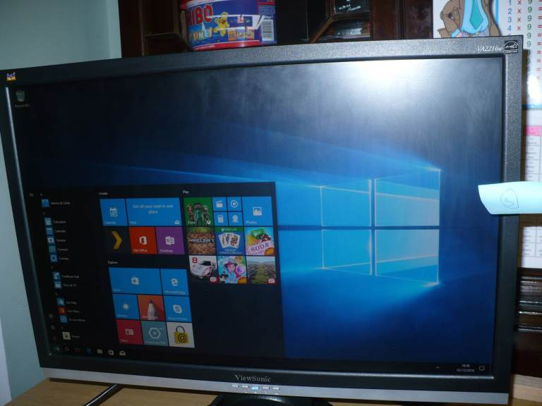 Viewsonic VA2216W Widescreen 22 inch LCD Monitor Screen in very good condition. VGA input only
