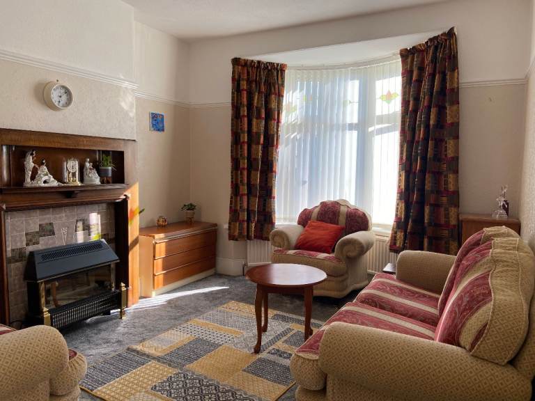 partly furnished semi-detached 2-3 bed Bungalow £1550 per month in Peverell, Plymouth 