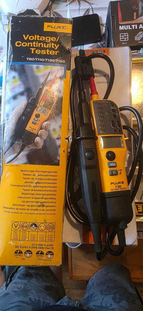 Fluke t130 New, tatty box