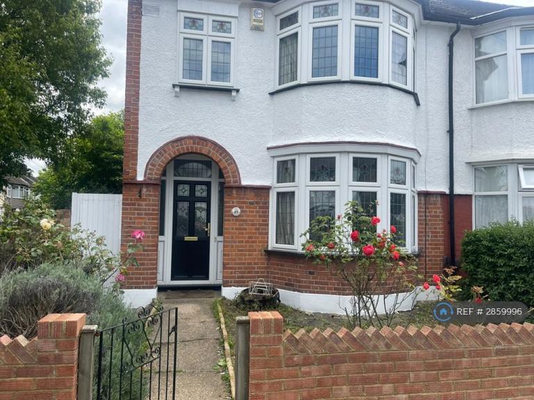 3 bedroom house in Cranleigh Gardens, Barking, IG11 (3 bed) (#2859996)