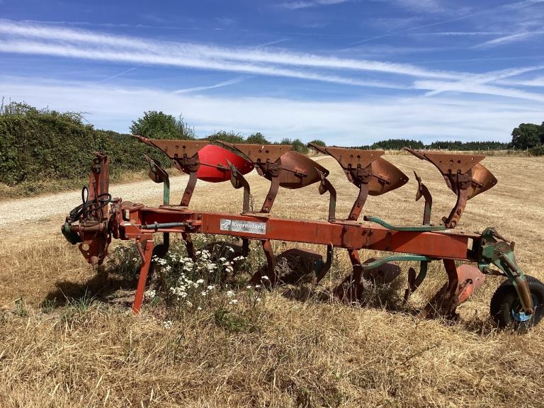 Kverneland LD85 Plough