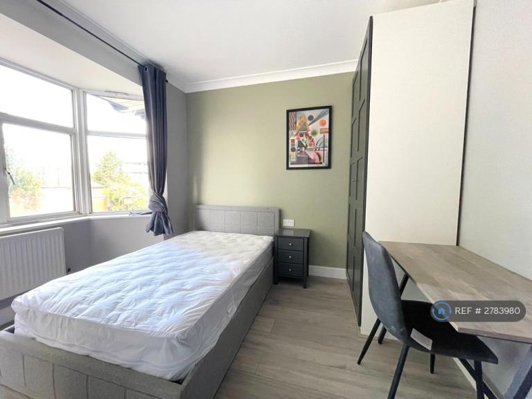 1 bedroom in Horn Lane, London, W3 (#2783980)