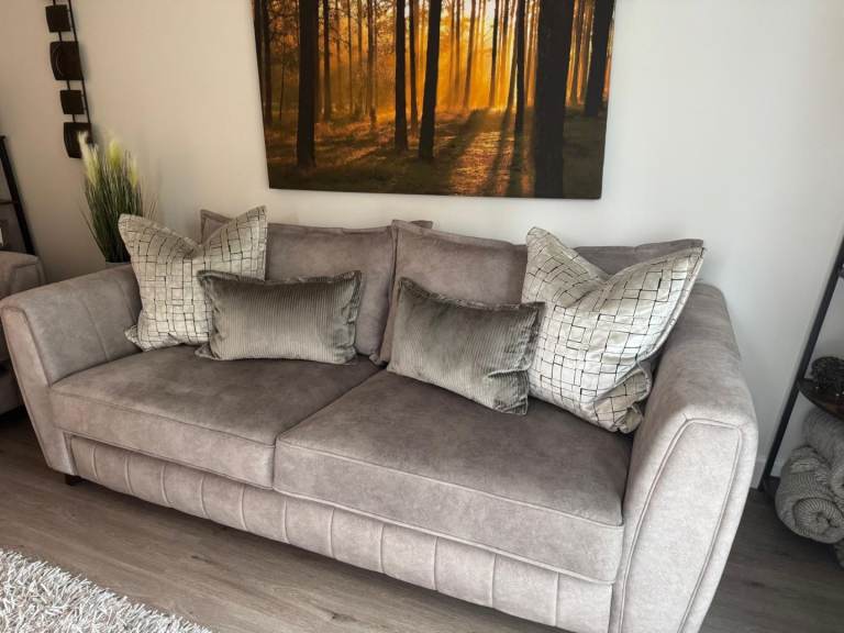 4 Seater Sofa and 2 Seater Sofa. CAN BE SOLD SEPARATELY