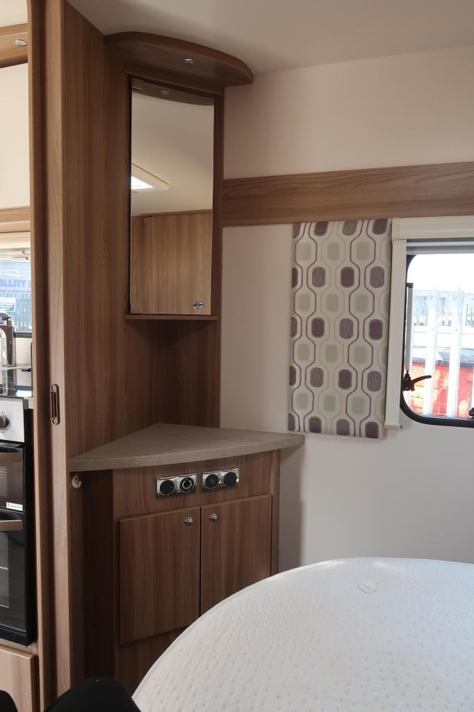 2017 SWIFT Astbury Major 4SB 