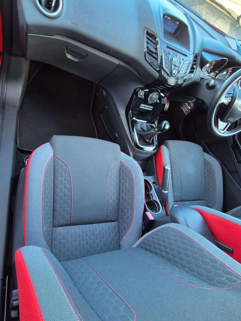 2015 Ford Fiesta 1.0 EcoBoost 140 Zetec S Red 3dr HATCHBACK PETROL Manual