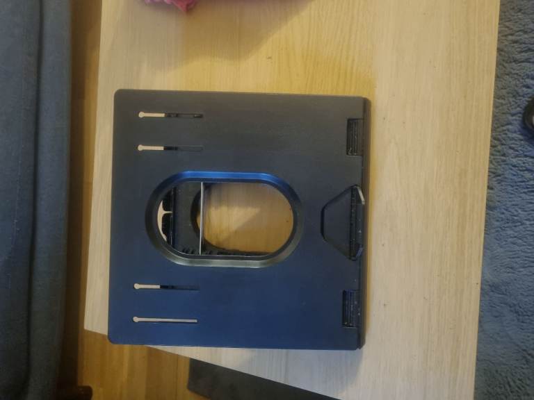 Height adjustable metal laptop stand