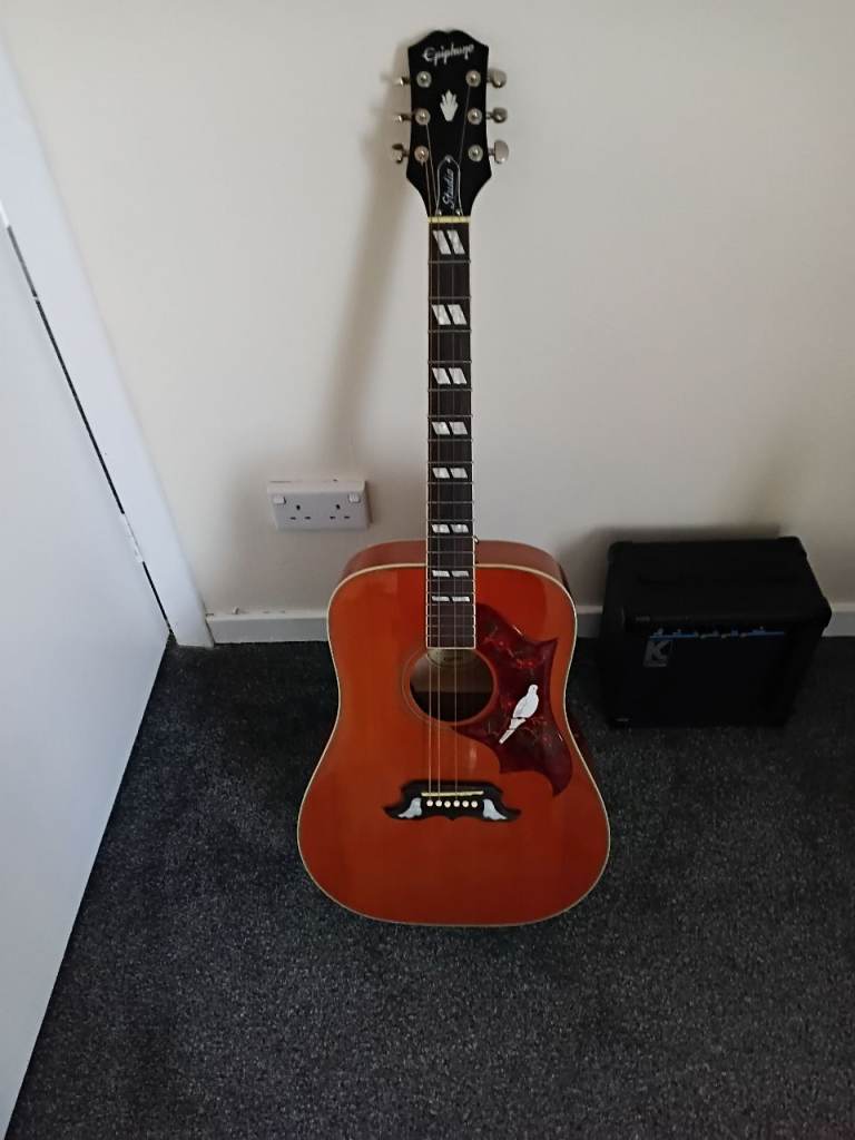 Epiphone 6 string dove 2 it's old with amp,£270