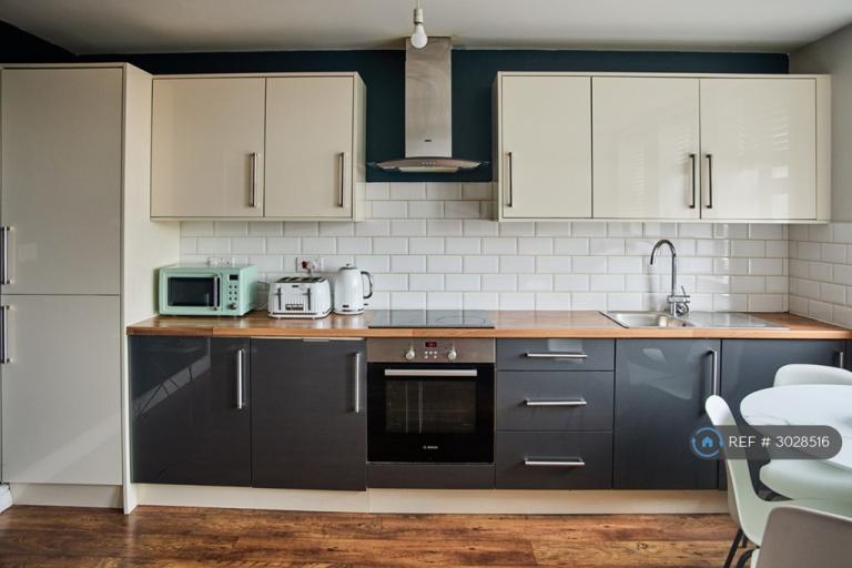 2 bedroom flat in Lincoln Road, Peterborough, PE1 (2 bed) (#3028516)