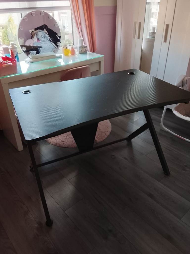 Gaming table