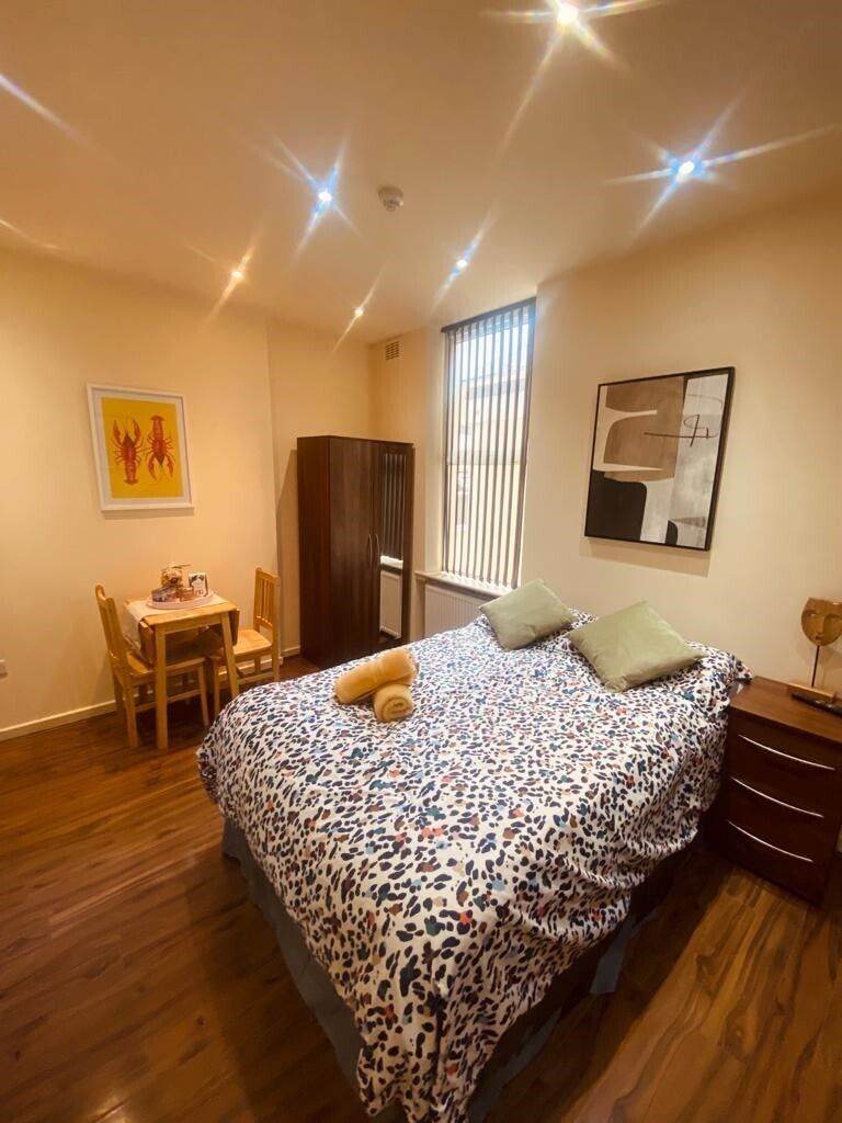 Studio to rent on Ashmore Road, London