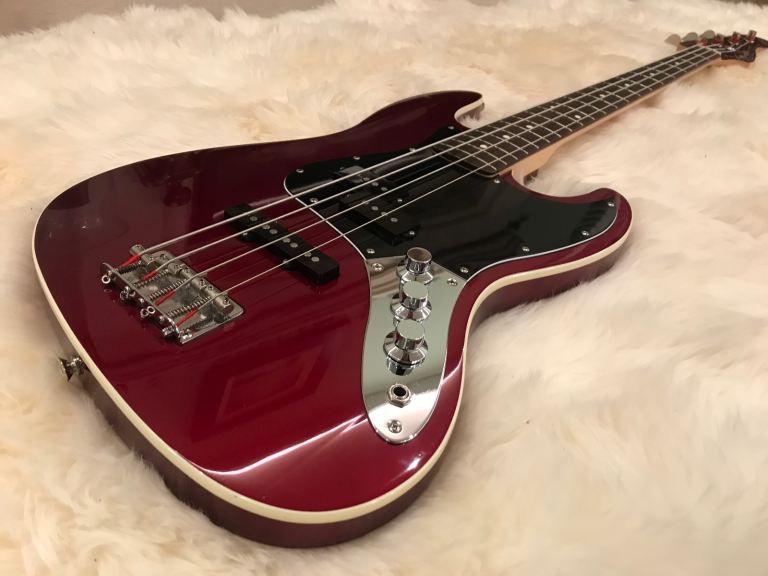 Fender Aerodyne Jazz Bass 2006-08 Old Candy Apple Red, beautiful bass 