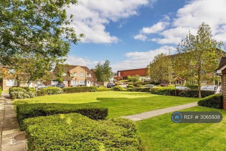 2 bedroom flat in Fenchurch Road, Maidenbower, Crawley, RH10 (2 bed) (#3065938)