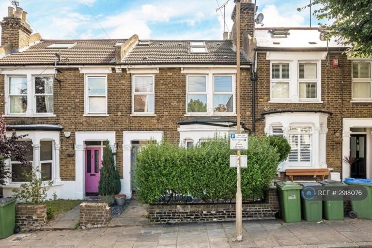 3 bedroom flat in Dupree Road, London, SE7 (3 bed) (#2918076)