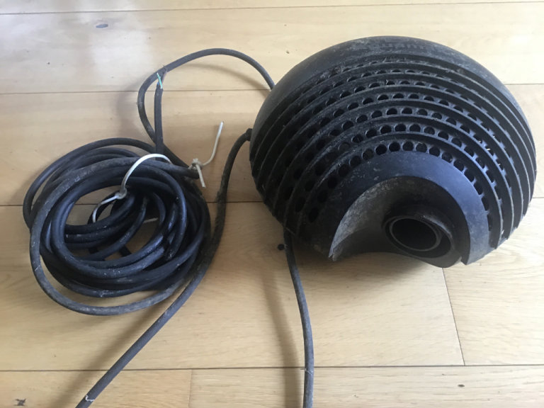 image for Aquamax 3500 pond water pump