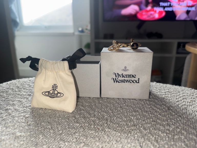 Vivienne Westwood Gold Orb cufflinks – As Good As New