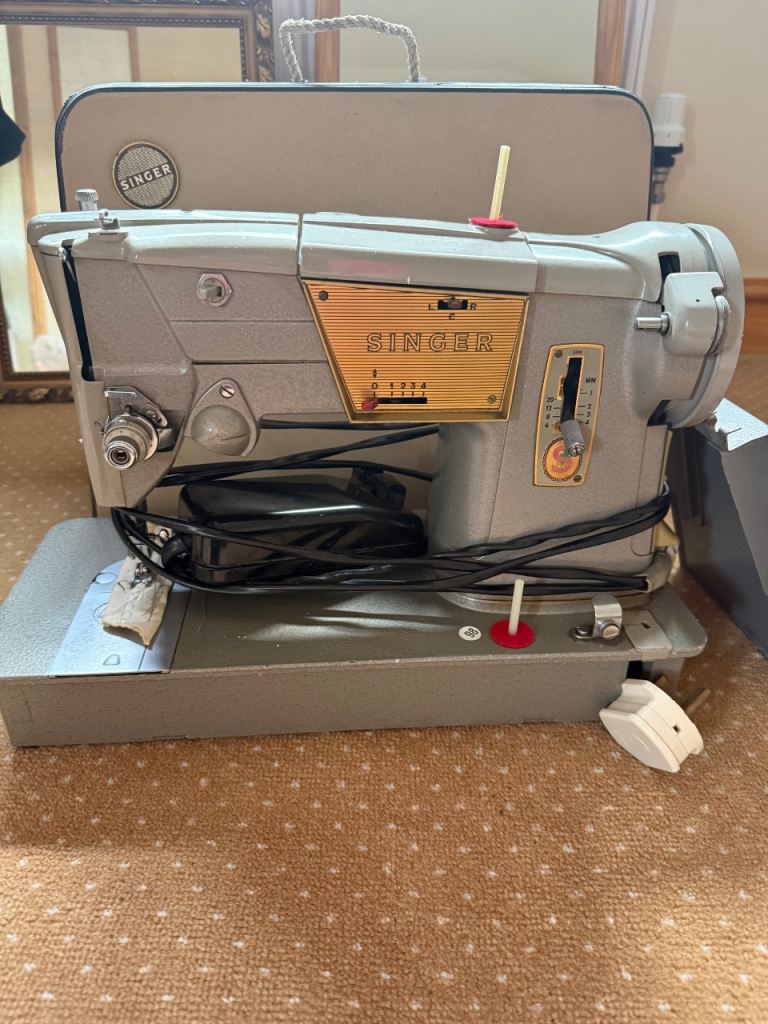 SINGER SEWING MACHINE