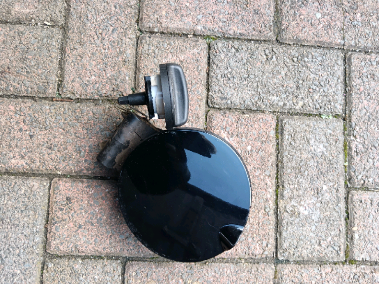 Mini Cooper R50 2003 petrol filled lid and cap in black