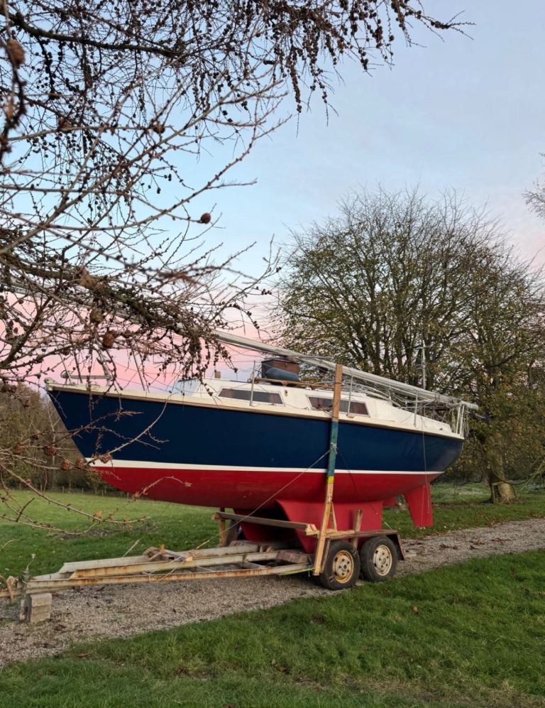 Sailing Boat Colvic Sailer 26 Bilge Keel Cruiser With Set Of Sails