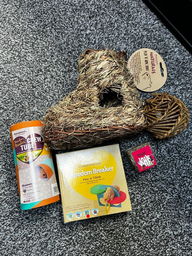 Small pet toys / accessories 