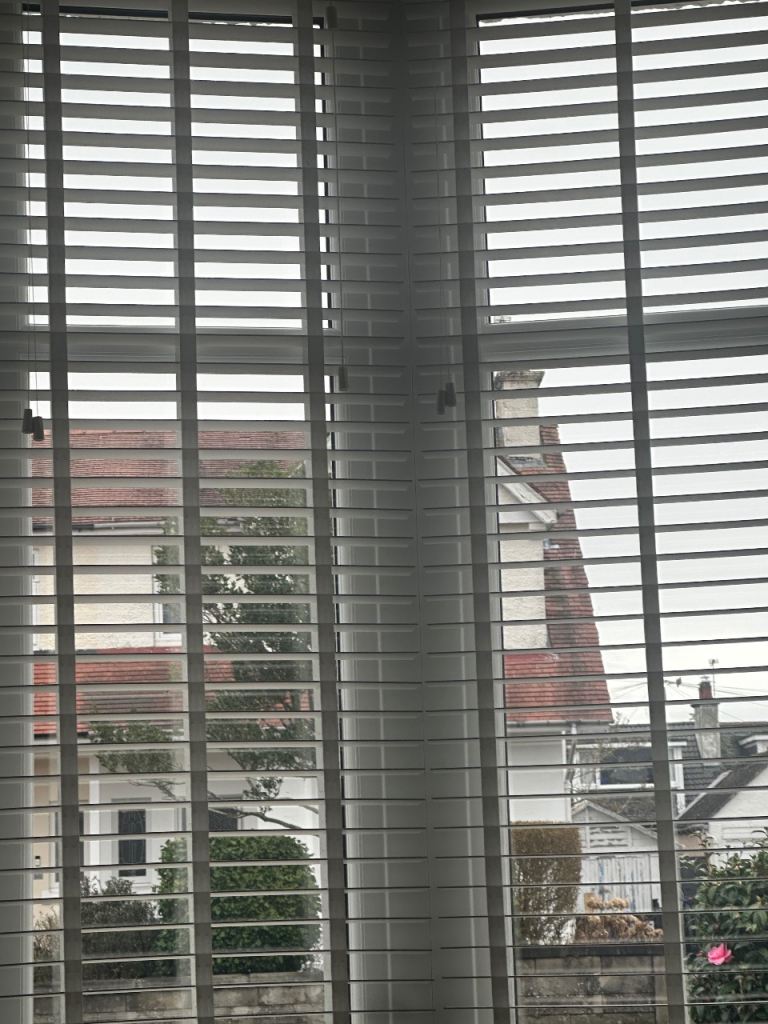 White shutter style blind 170 x 170 £40