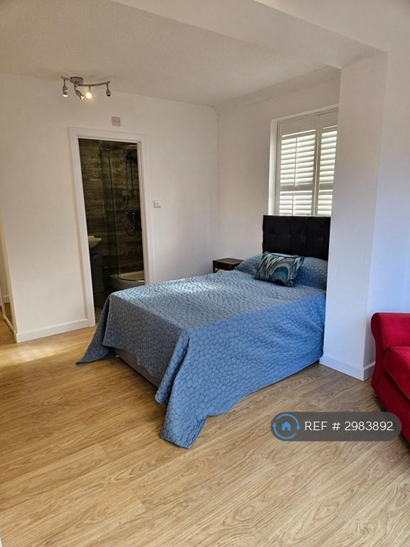 1 bedroom in New Road, High Wycombe, HP12 (#2983892)