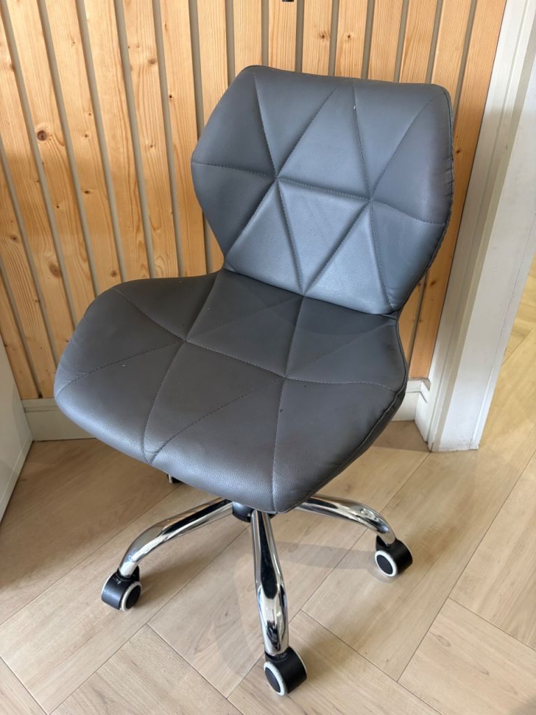 Computer chair 