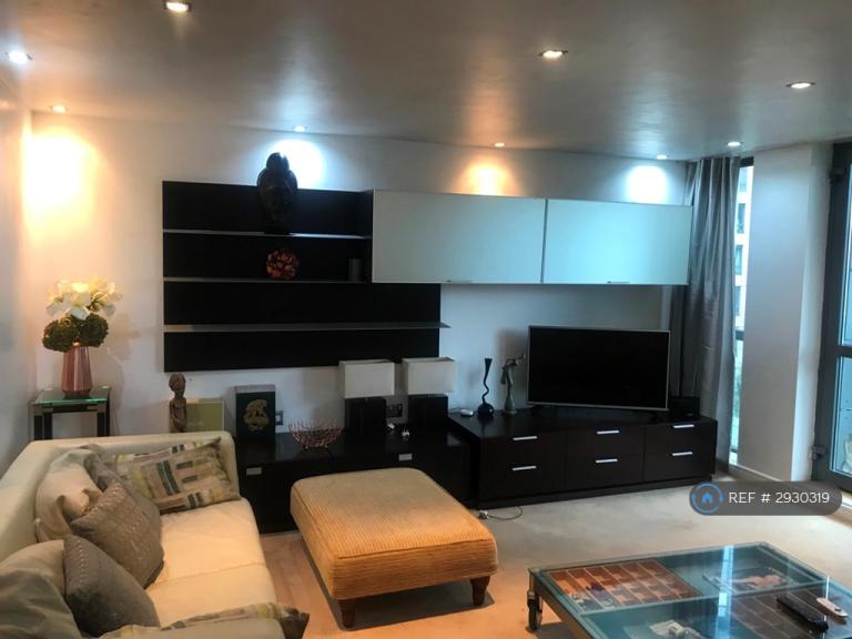 2 bedroom flat in Centenary Plaza, Birmingham, B1 (2 bed) (#2930319)