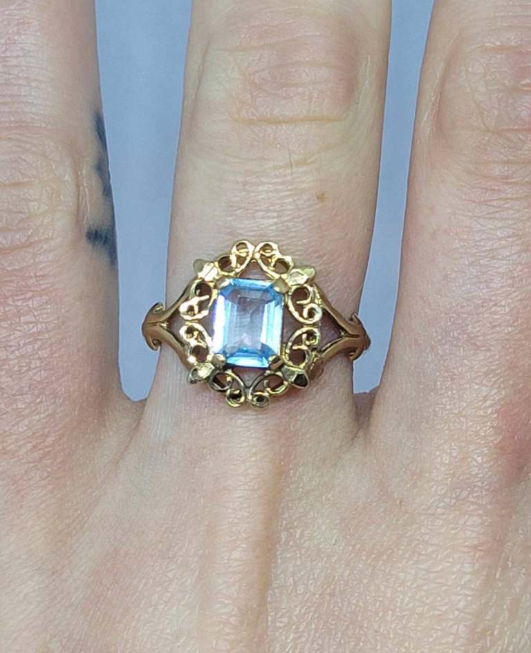 9ct yellow gold and emerald cut blue topaz ring